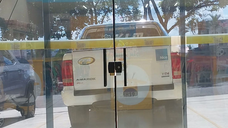 Automação de portas de vidro com motores PPA